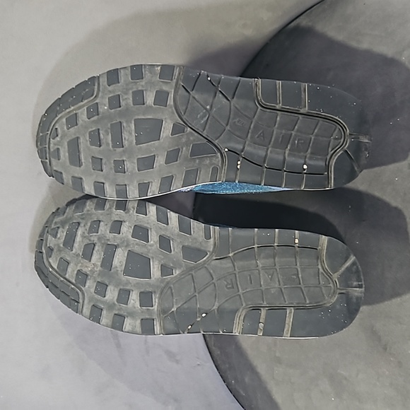 Air Max women's SE in polar colourway - Picture 6 of 6